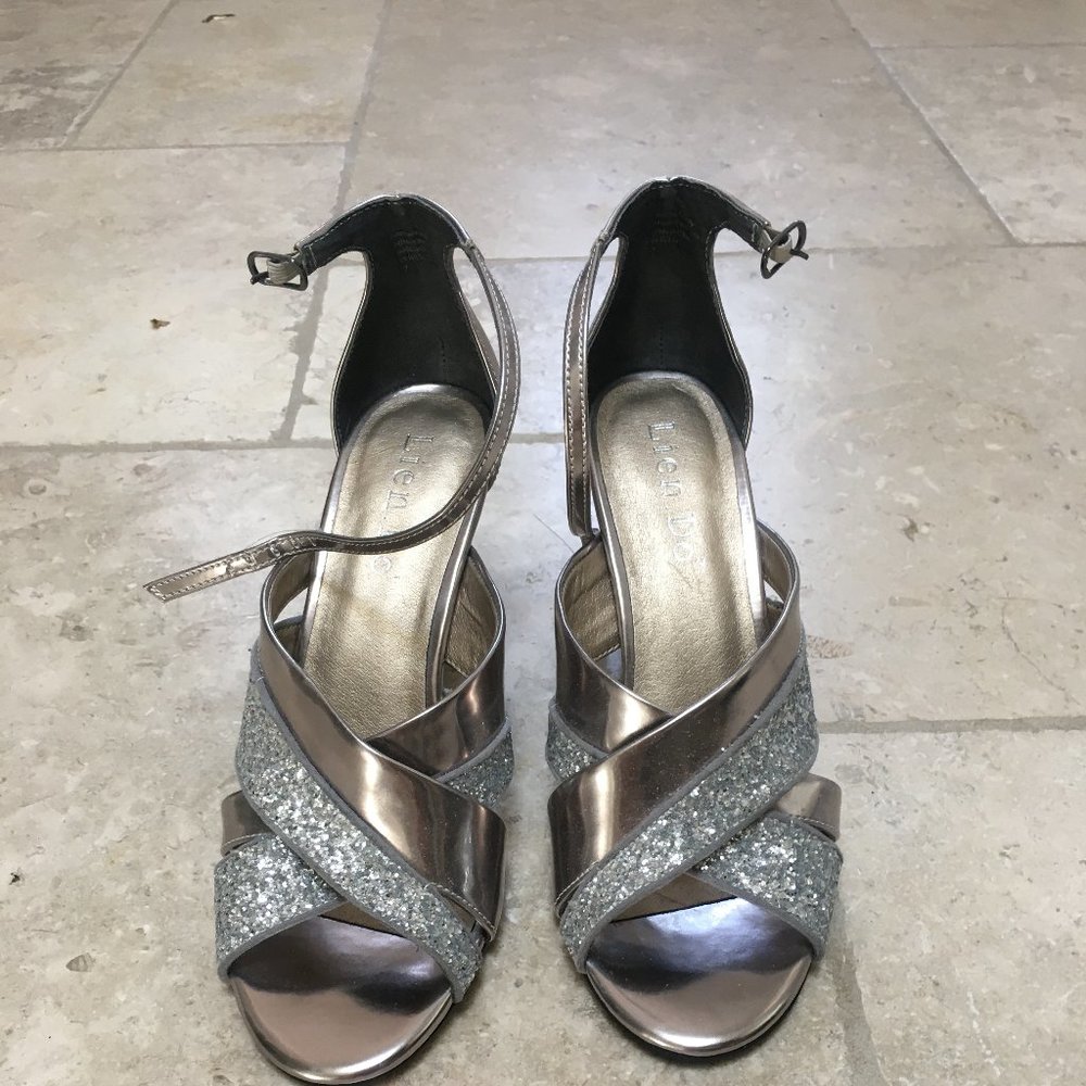 Anthropologie Lien Do Silver Glitter Heels Sz 7